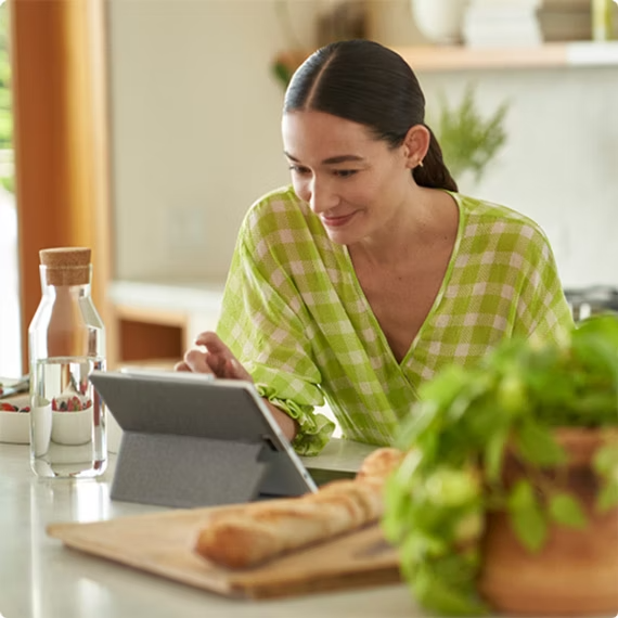 MSFT women with tab